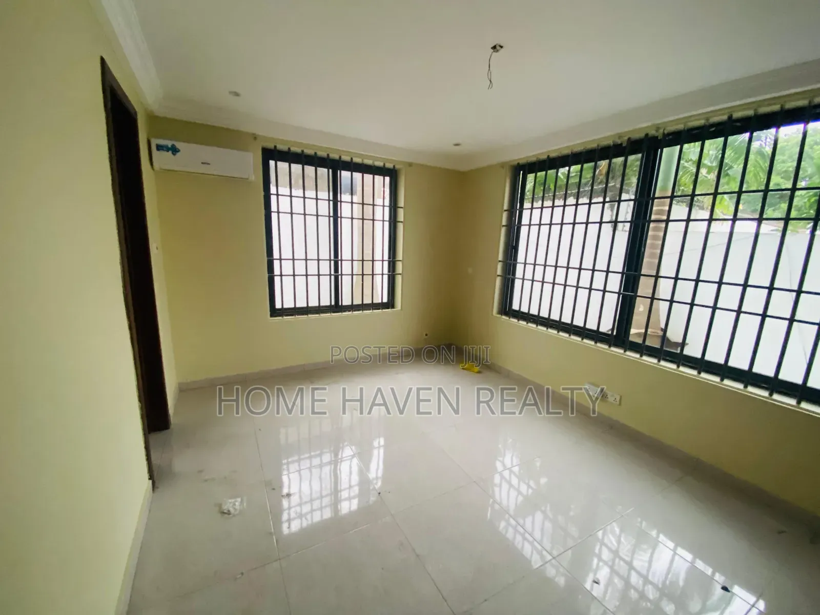 8bdrm House in Abelemkpe, Lincoln School Area for rent