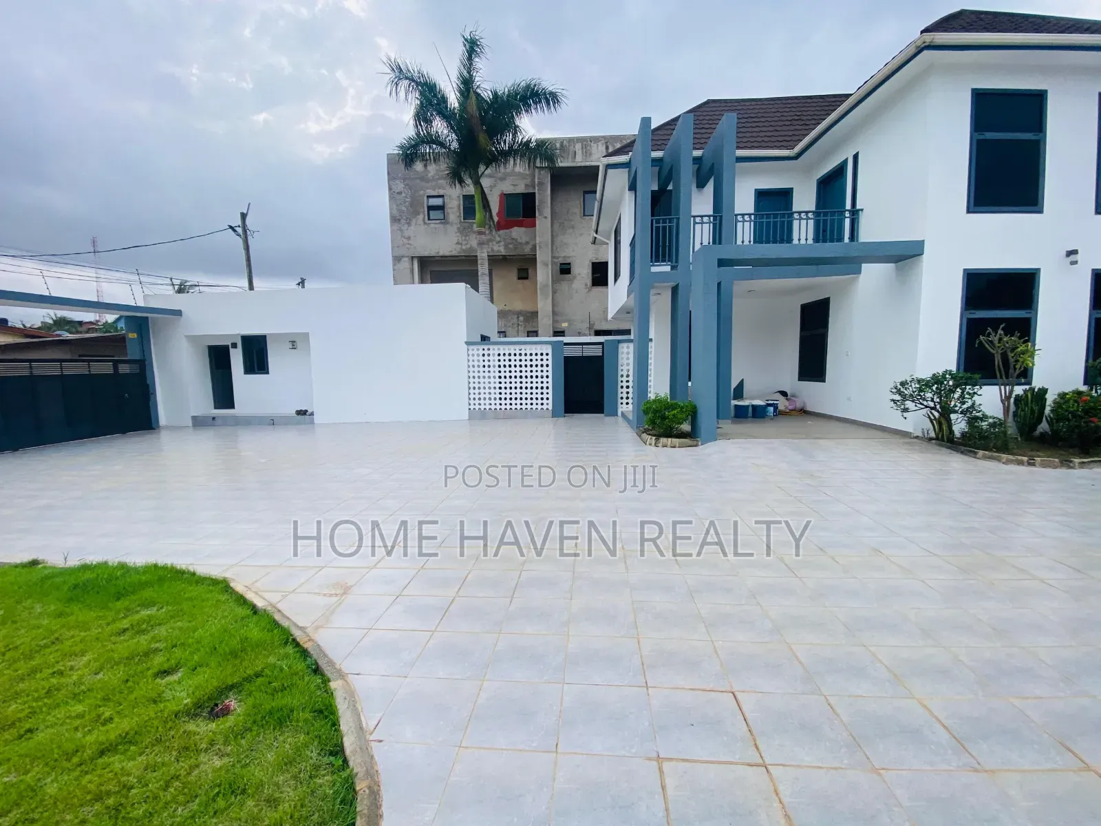 8bdrm House in Abelemkpe, Lincoln School Area for rent