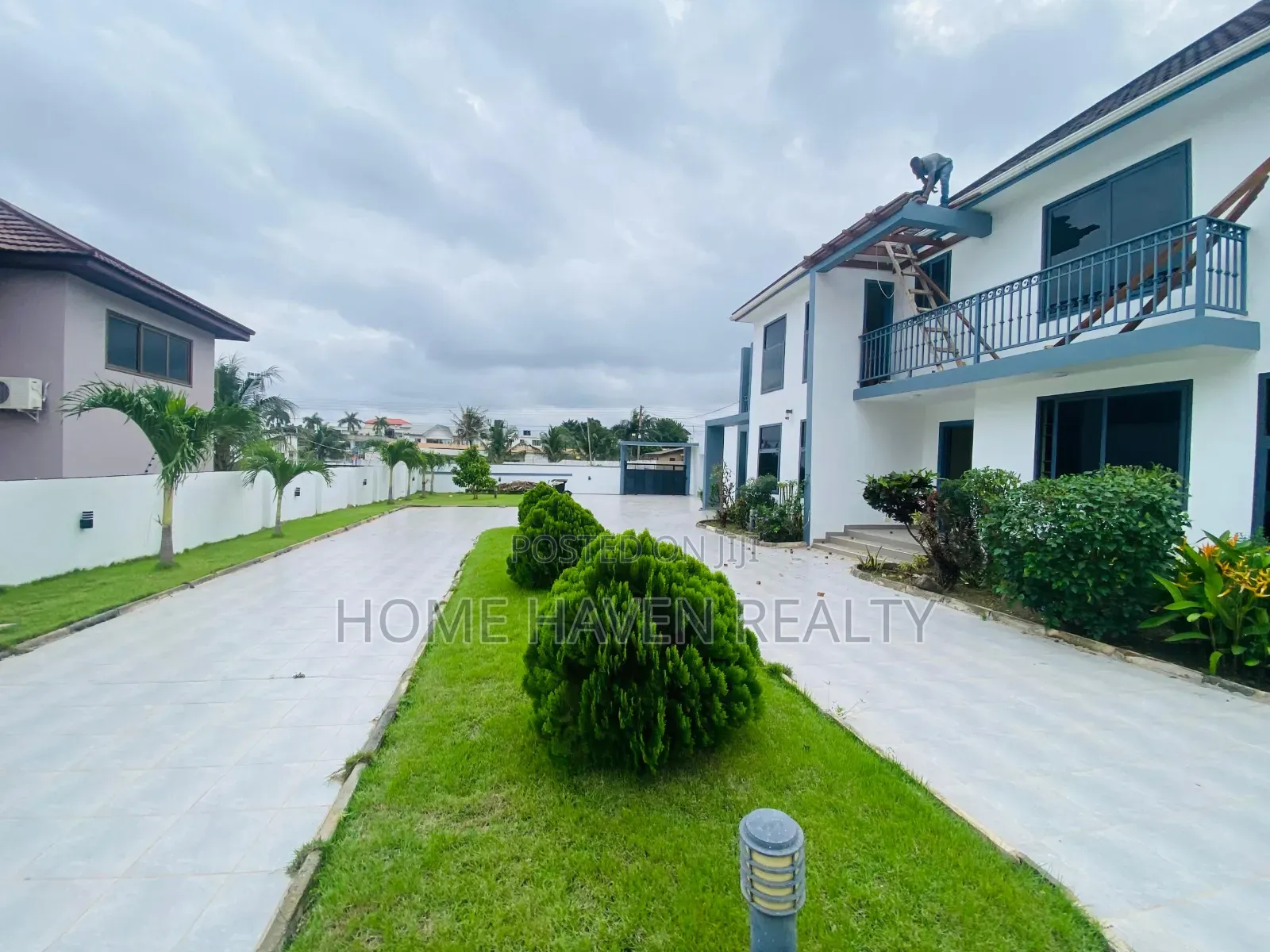 8bdrm House in Abelemkpe, Lincoln School Area for rent