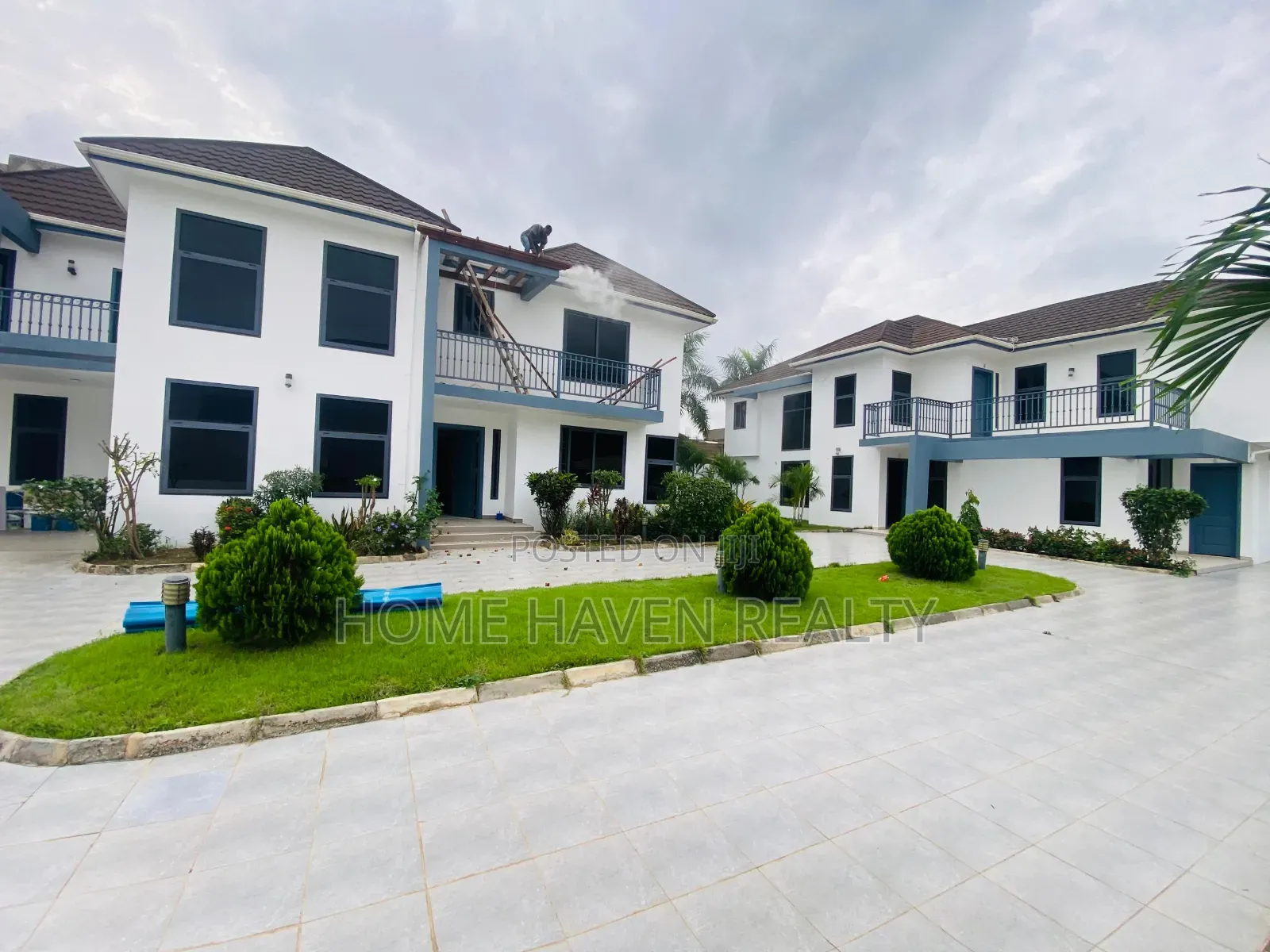 8bdrm House in Abelemkpe, Lincoln School Area for rent