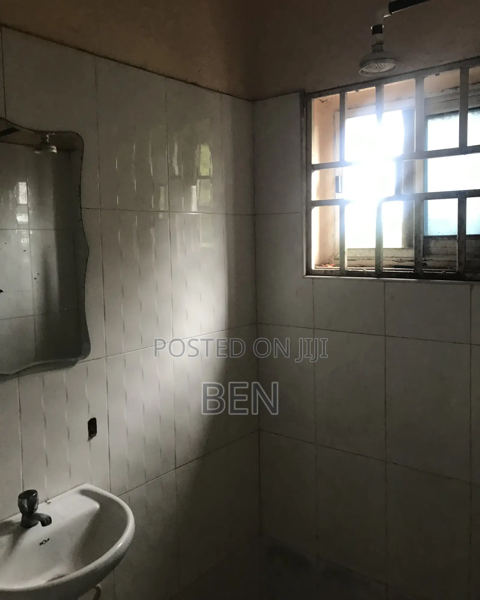 3bdrm Apartment in Lapaz Nii Boi Town for rent