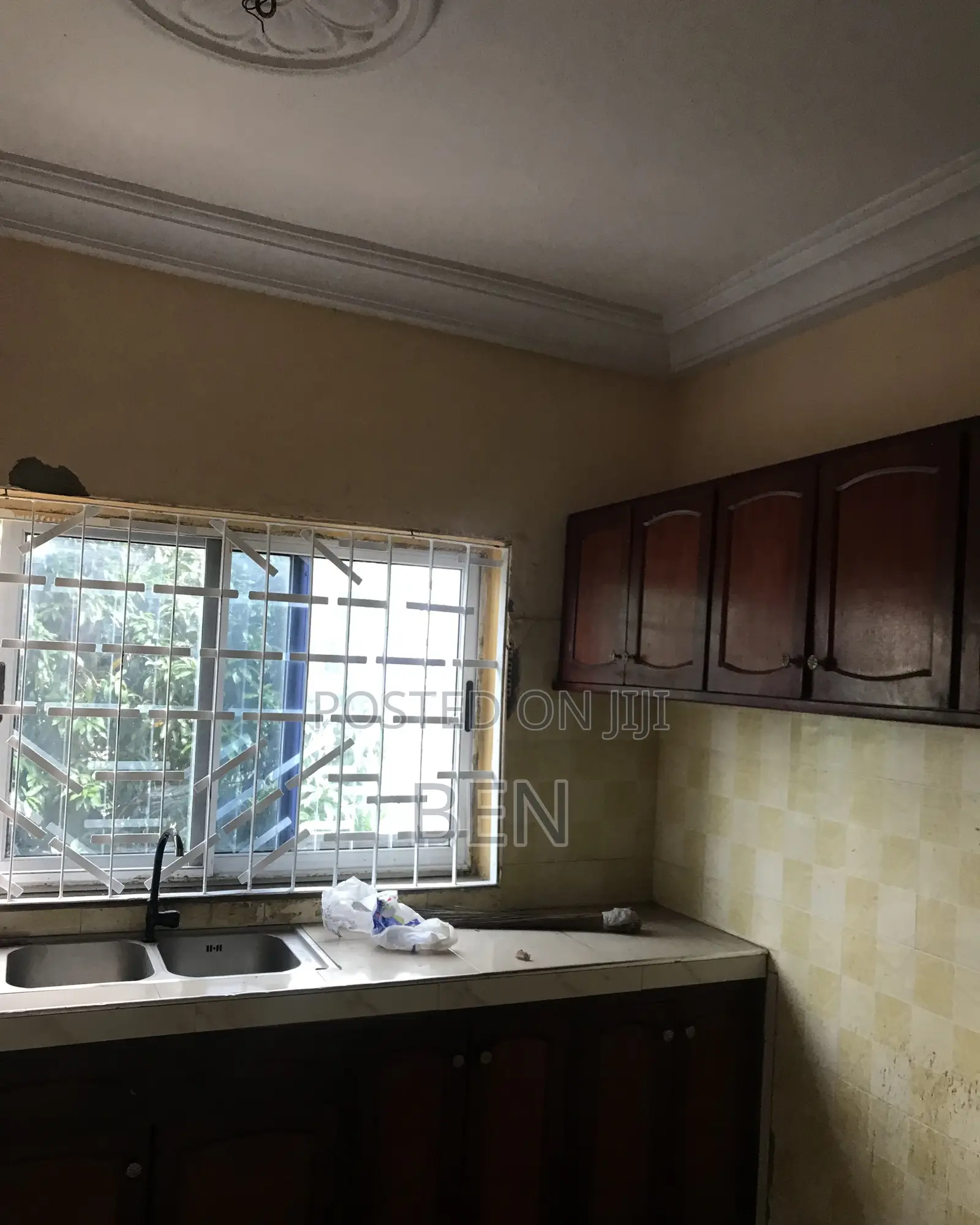3bdrm Apartment in Lapaz Nii Boi Town for rent