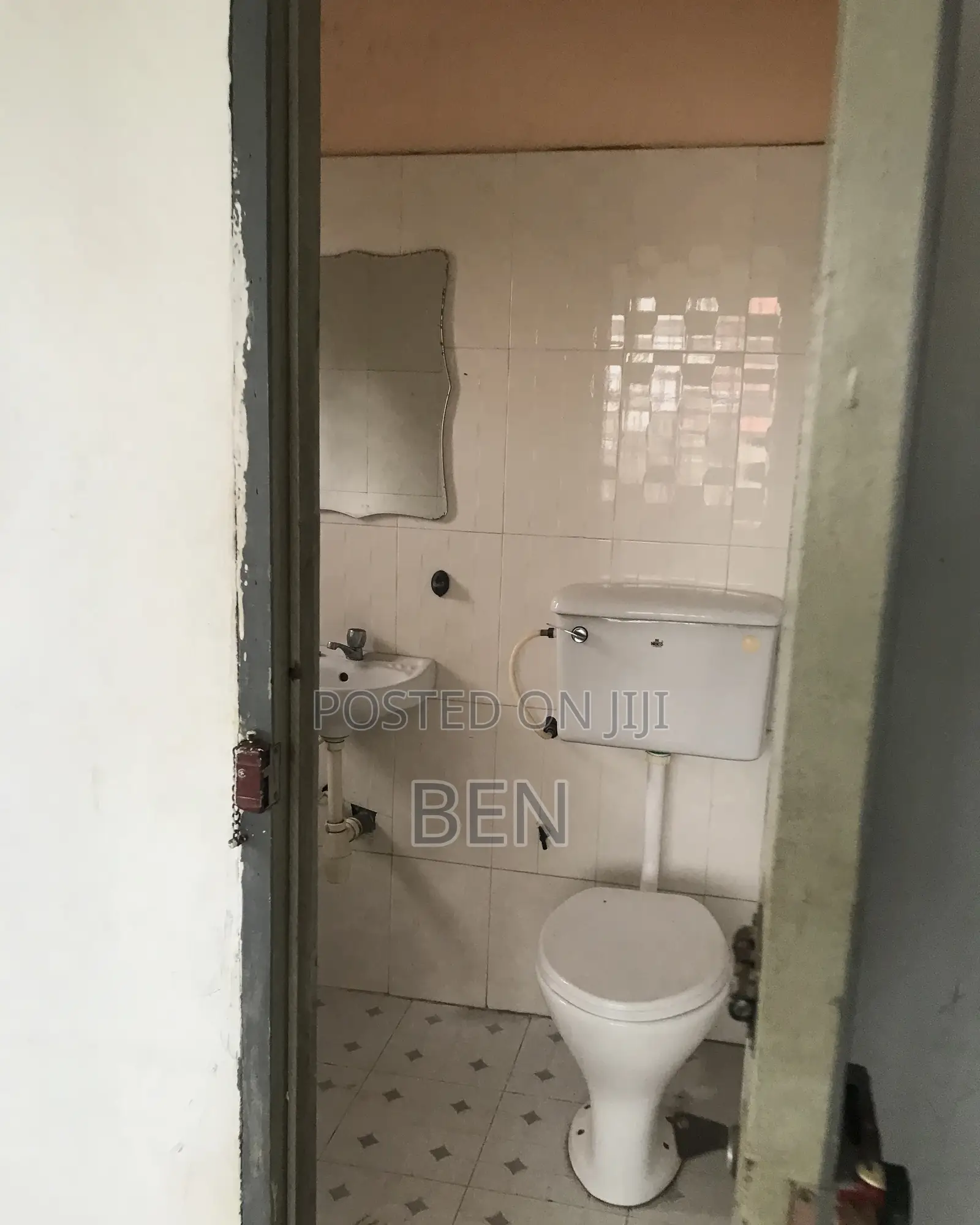 3bdrm Apartment in Lapaz Nii Boi Town for rent
