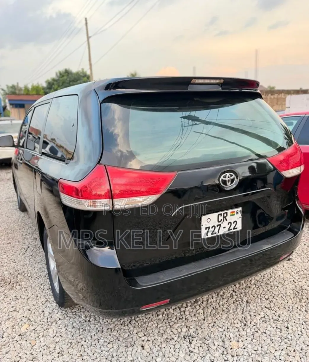 Toyota Sienna 2013 Black