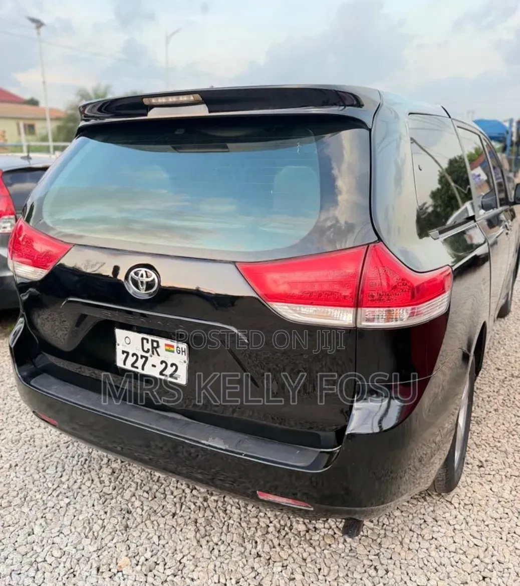 Toyota Sienna 2013 Black