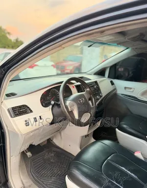 Toyota Sienna 2013 Black