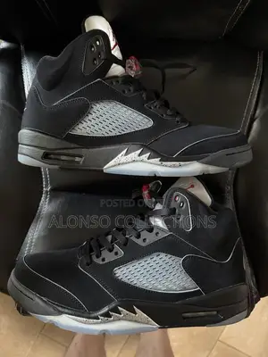 Jordan 4 Metallic Black