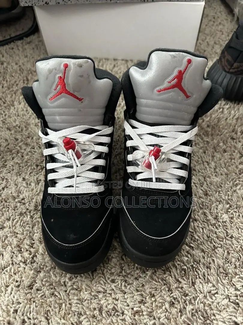 Jordan 4 Metallic Black
