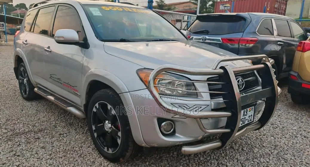 Toyota RAV4 2011 Silver