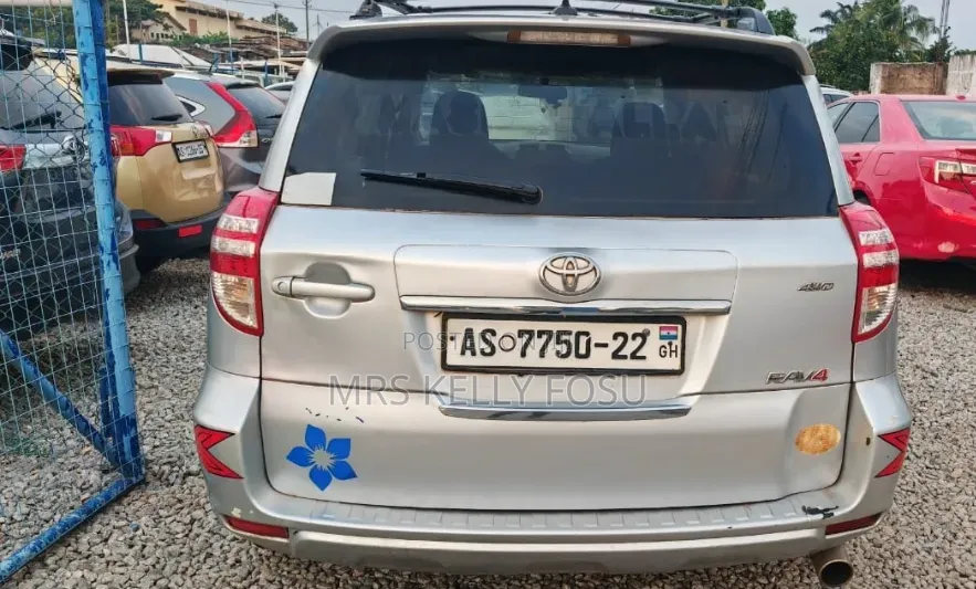 Toyota RAV4 2011 Silver