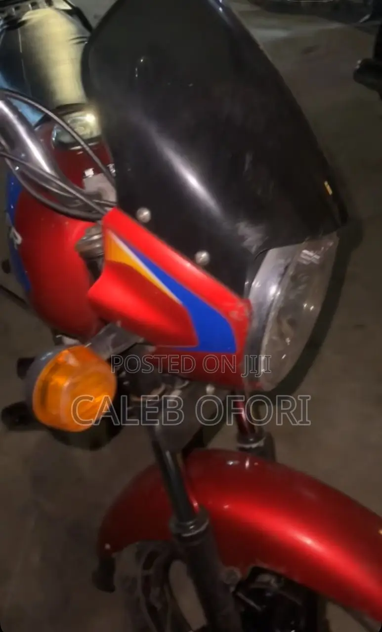 Bajaj Boxer 150 UG 2024 Red