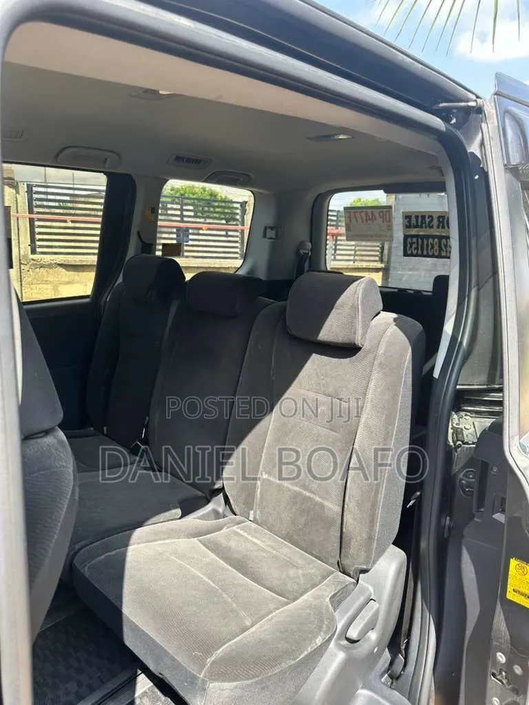 Toyota Voxy 2013 Gray