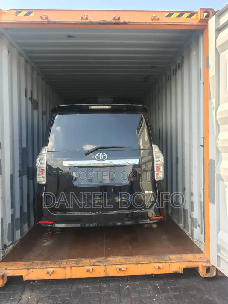 Toyota Voxy 2013 Gray