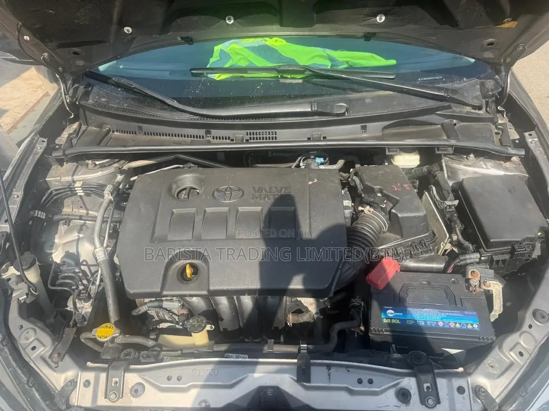 Toyota Corolla LE Eco (1.8L 4cyl 2A) 2018 Ivory