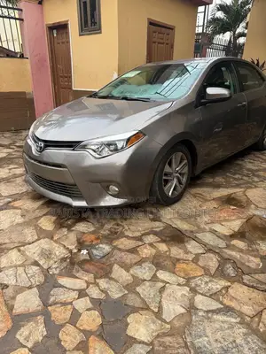 Toyota Corolla LE Eco (1.8L 4cyl 2A) 2018 Ivory