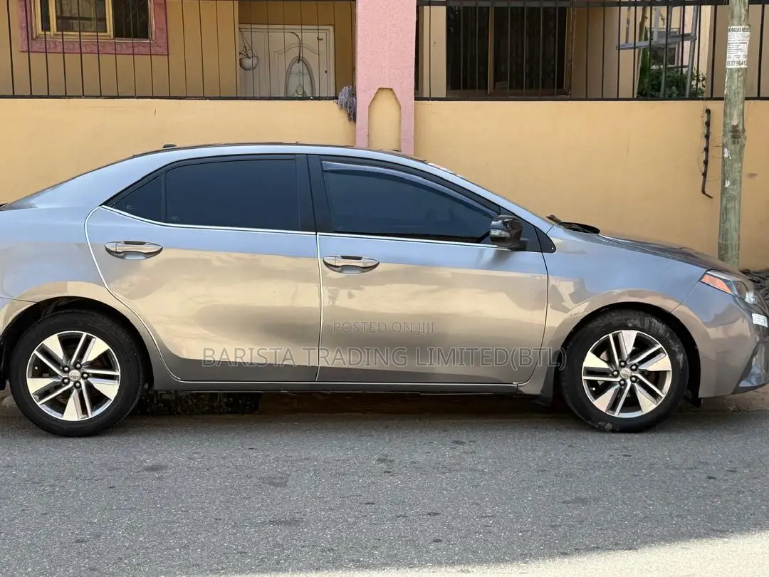 Toyota Corolla LE Eco (1.8L 4cyl 2A) 2018 Ivory