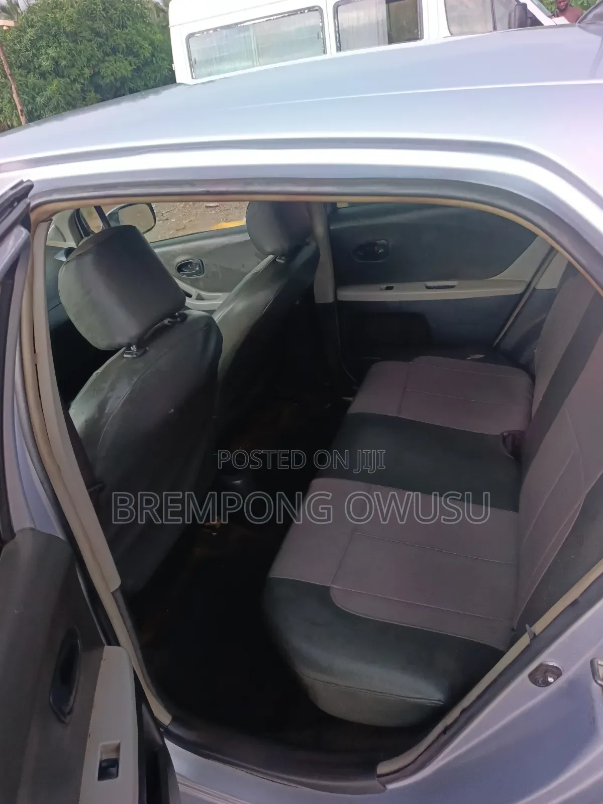 Toyota Vitz 2010 Silver