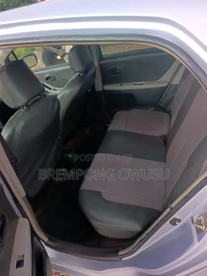 Toyota Vitz 2010 Silver