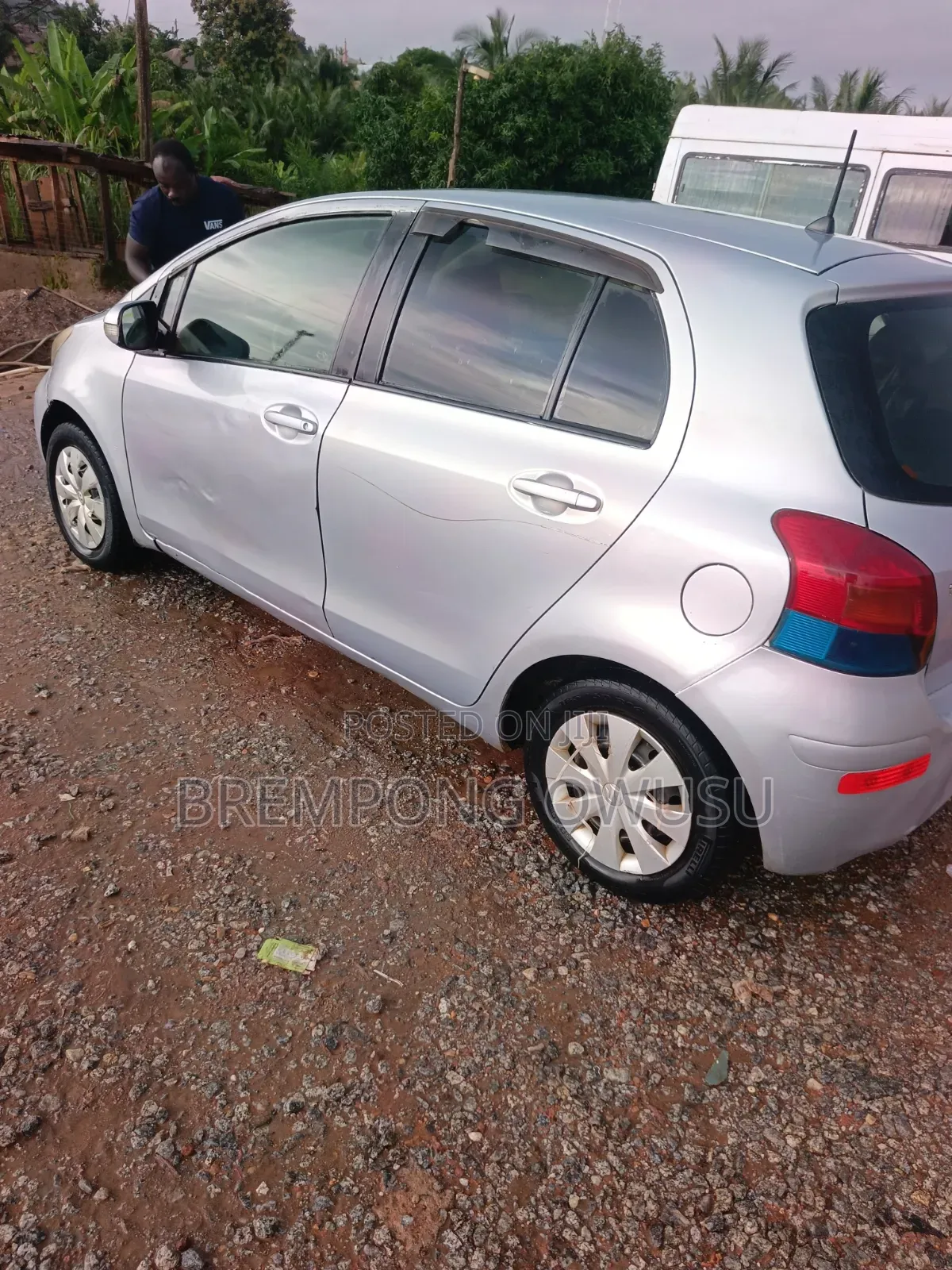 Toyota Vitz 2010 Silver