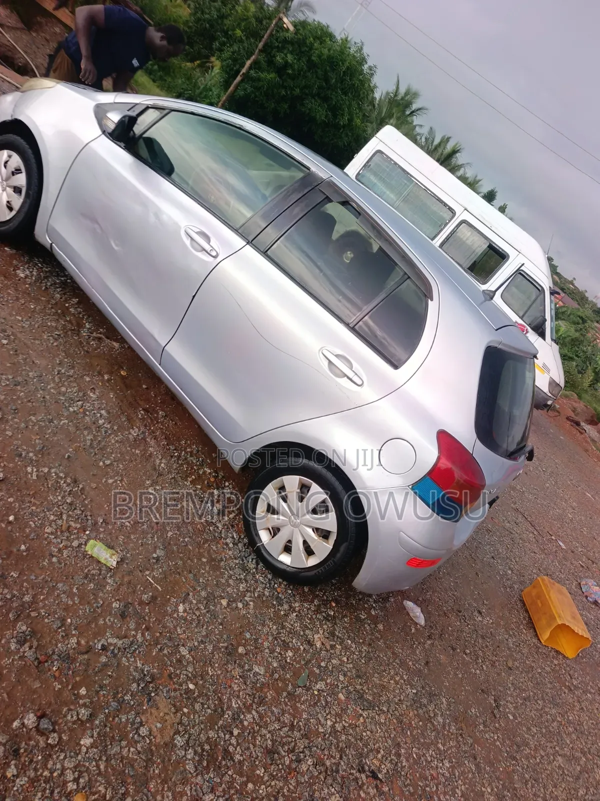 Toyota Vitz 2010 Silver