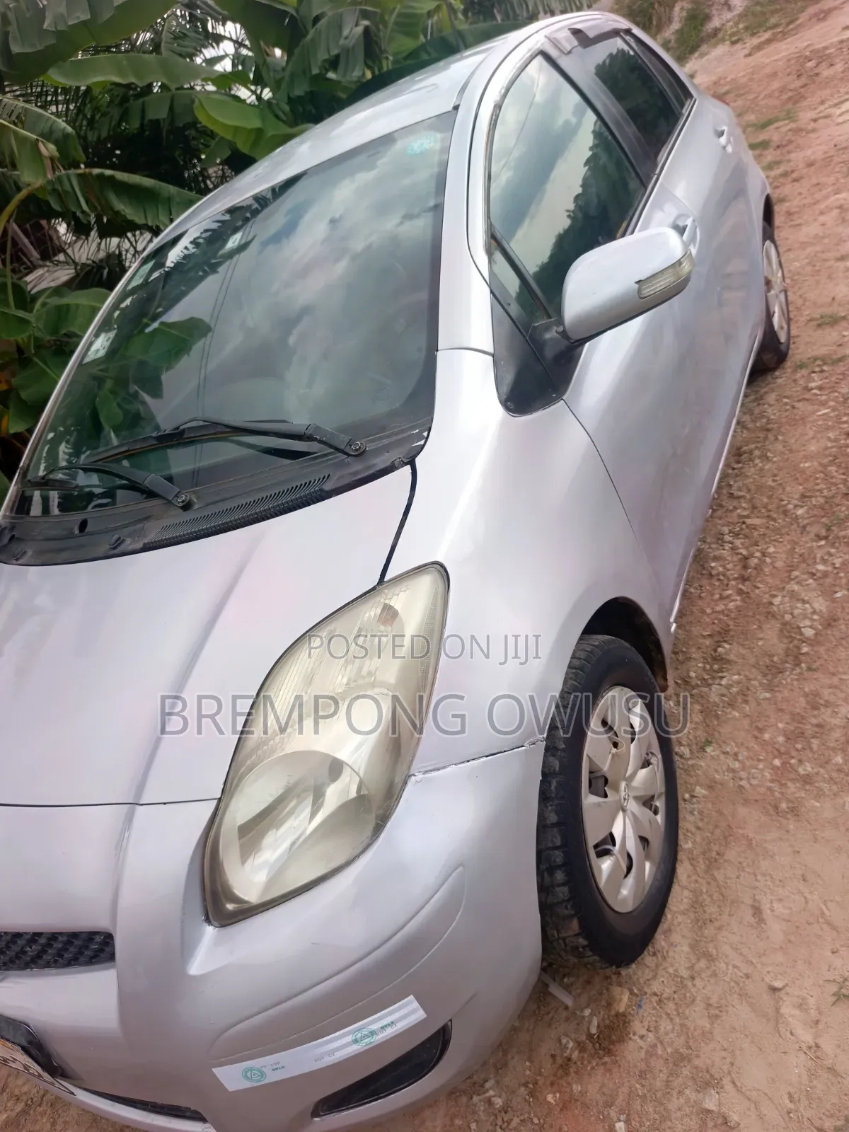 Toyota Vitz 2010 Silver