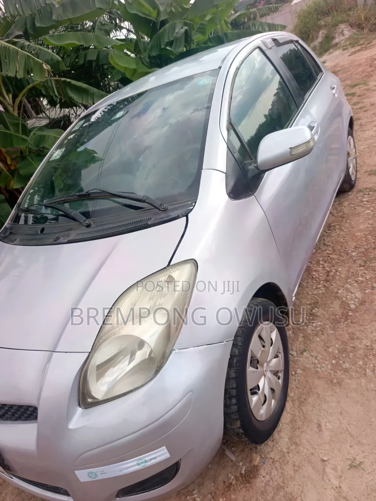 Toyota Vitz 2010 Silver