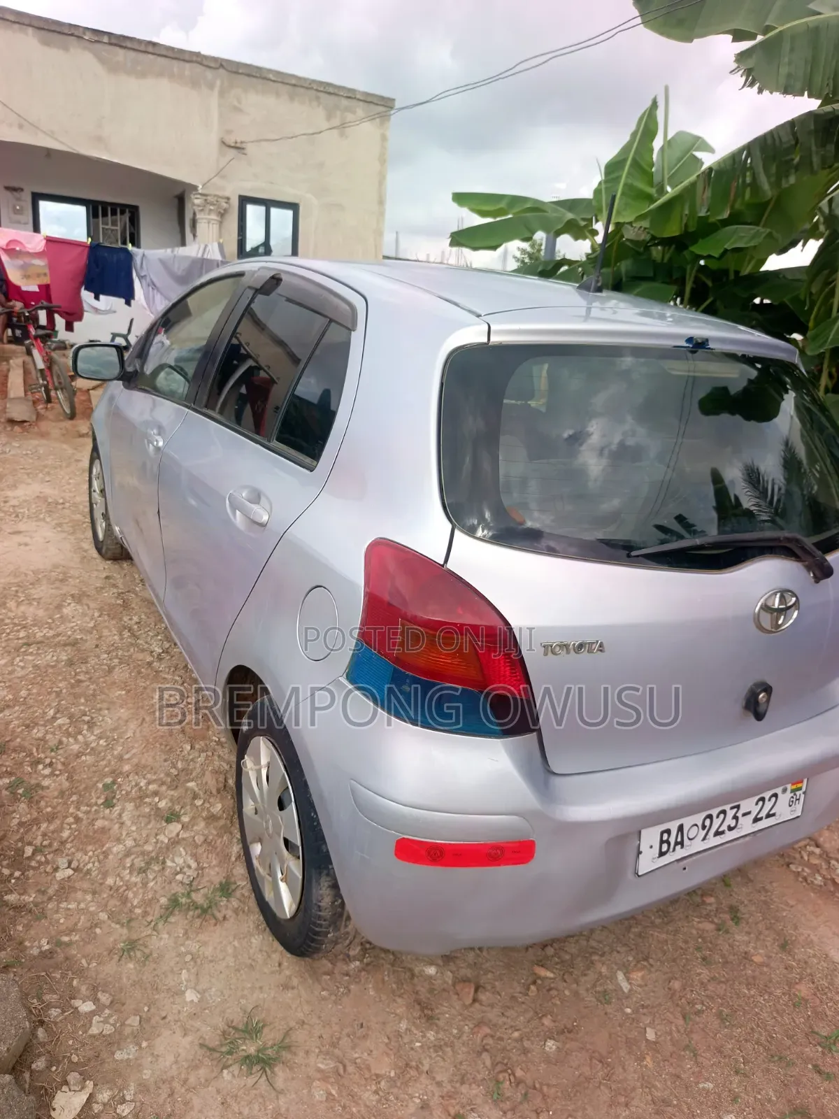 Toyota Vitz 2010 Silver