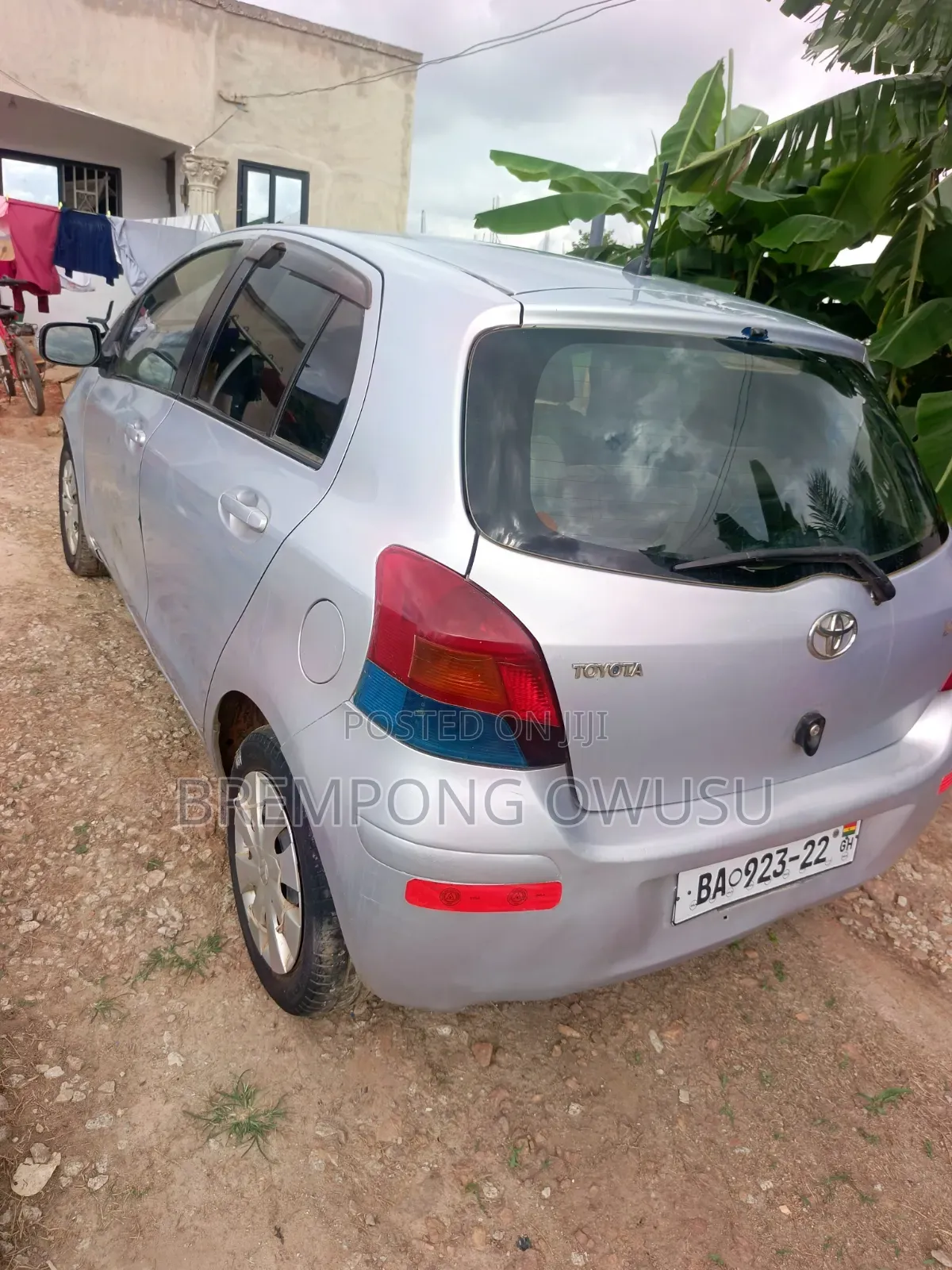 Toyota Vitz 2010 Silver