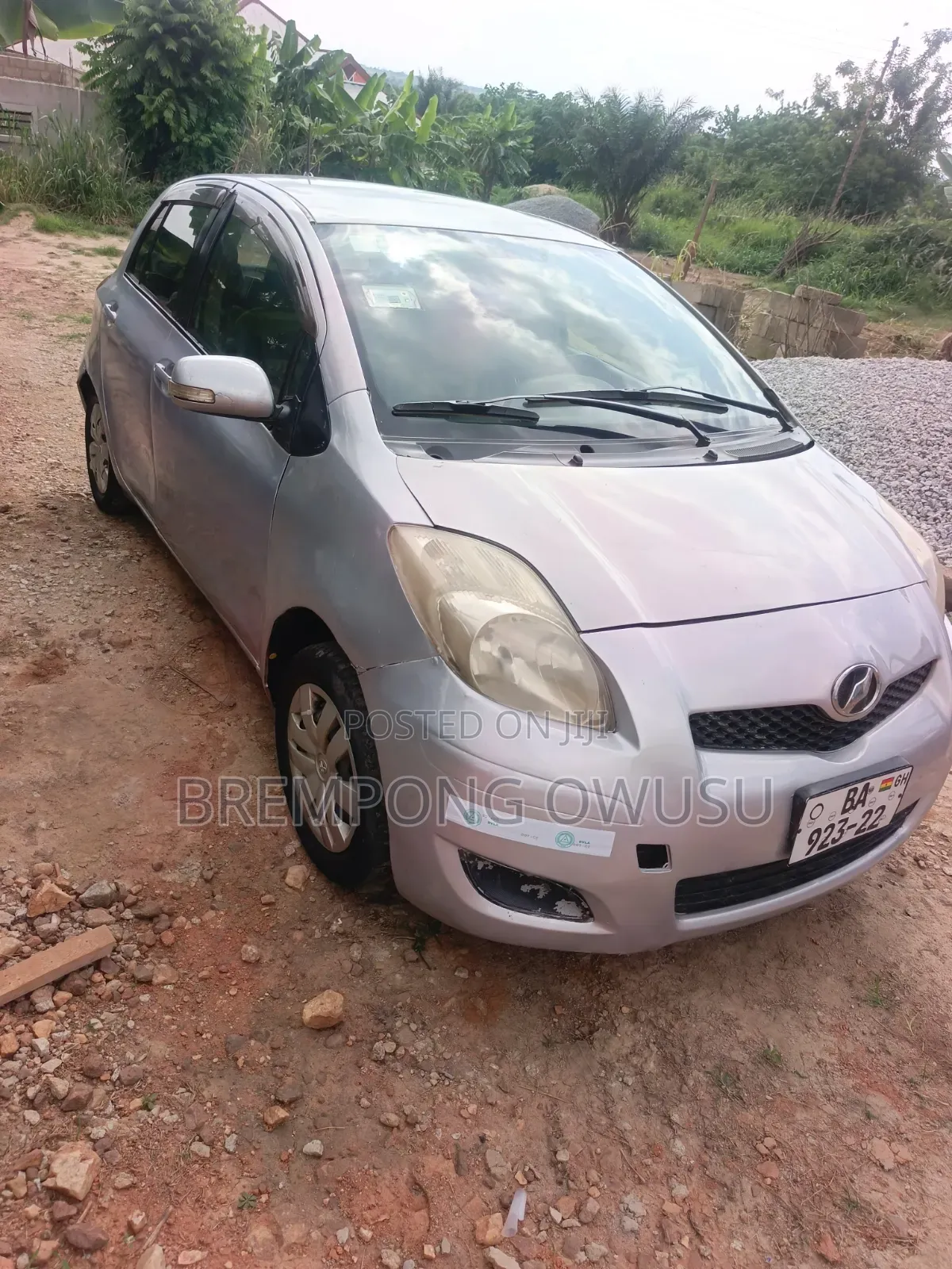Toyota Vitz 2010 Silver