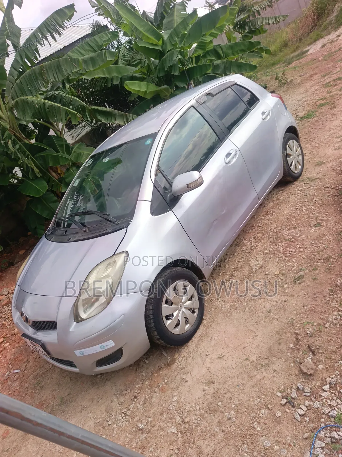 Toyota Vitz 2010 Silver