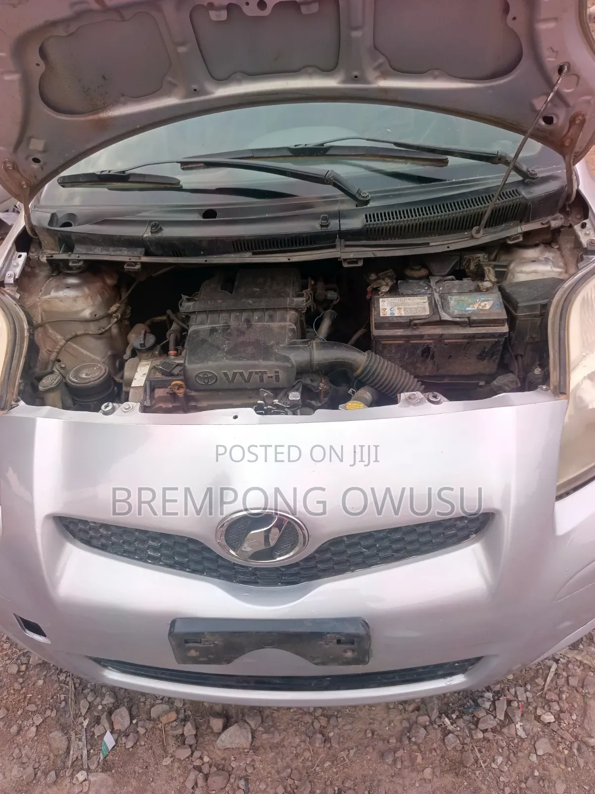 Toyota Vitz 2010 Silver