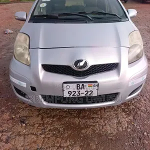 Toyota Vitz 2010 Silver