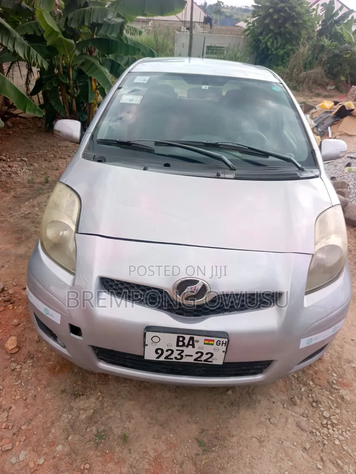 Toyota Vitz 2010 Silver