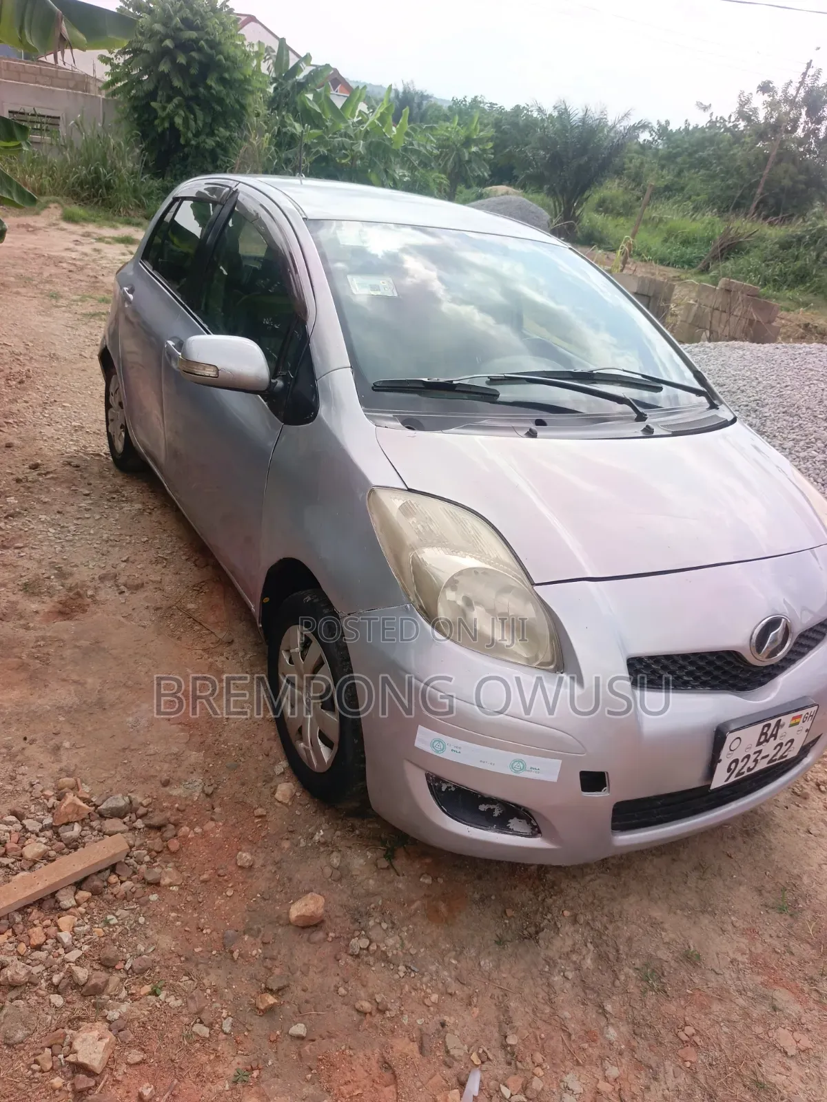 Toyota Vitz 2010 Silver