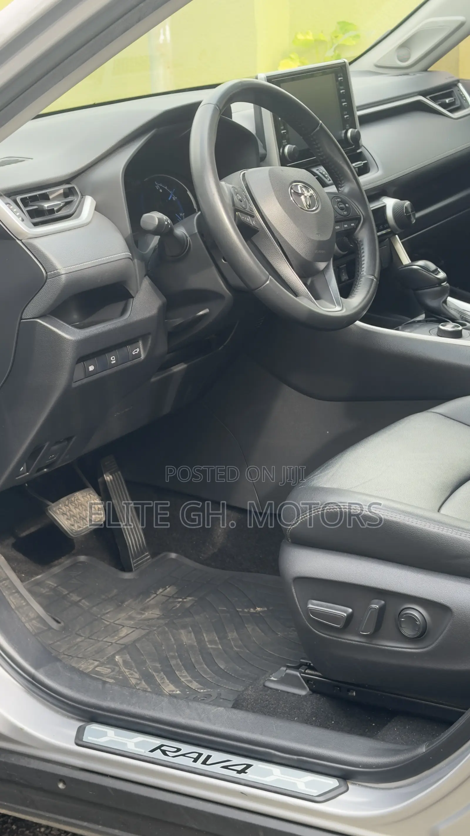 Toyota RAV4 2024 Silver