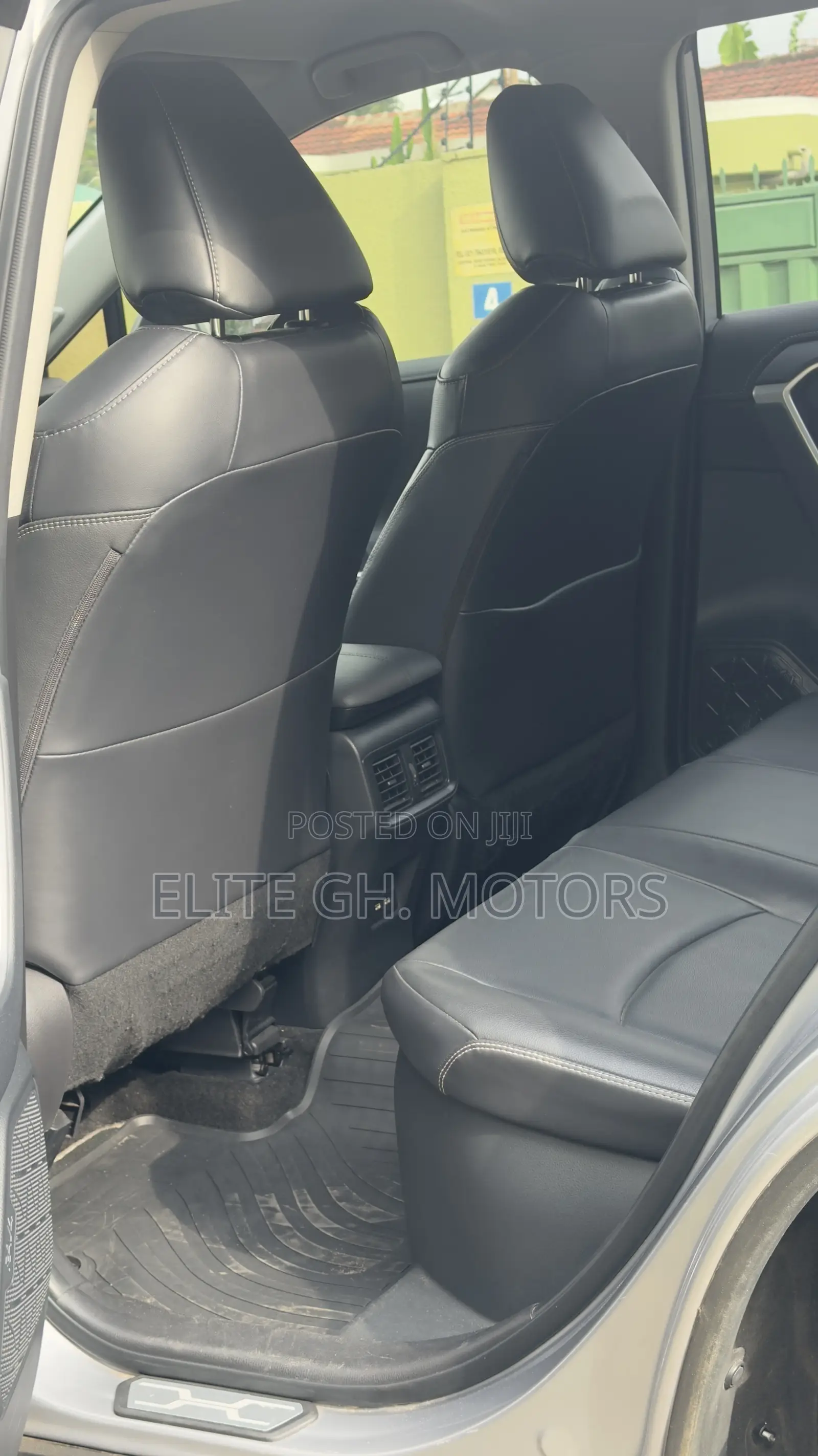 Toyota RAV4 2024 Silver
