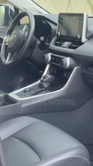 Toyota RAV4 2024 Silver