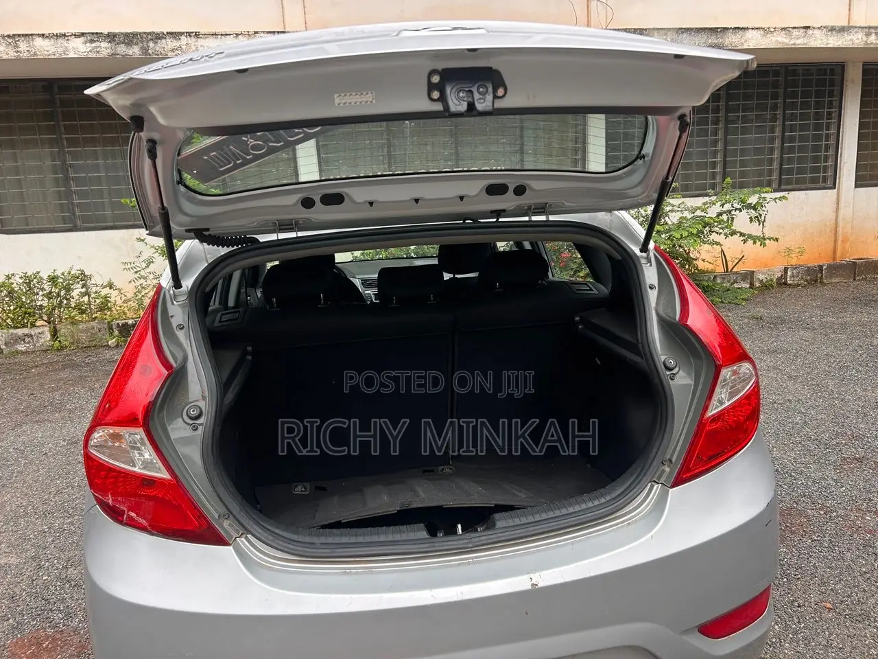 Hyundai Accent SE Hatchback 2017 Silver