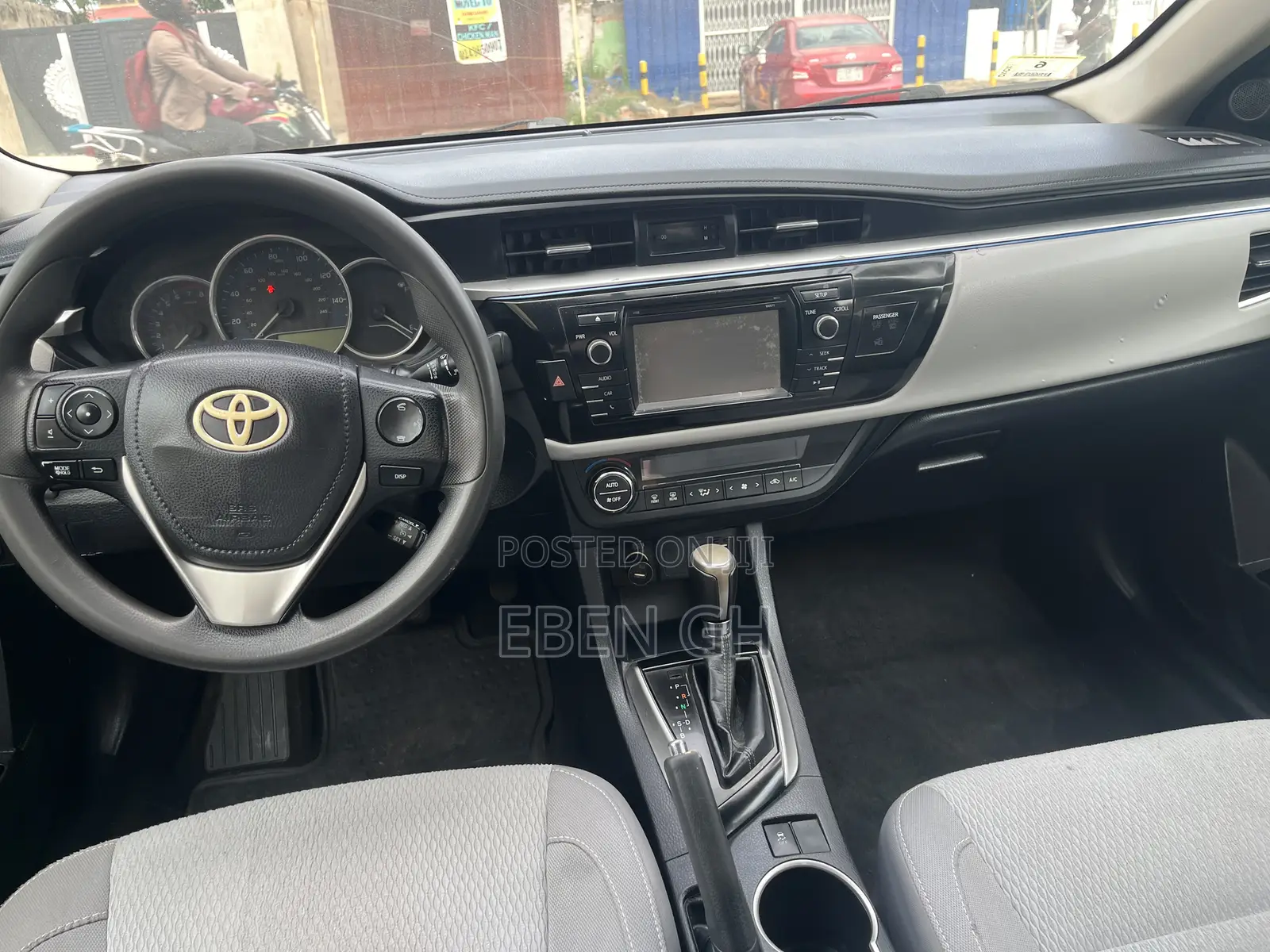 Toyota Corolla LE 4dr Sedan (1.8L 4cyl CVT) 2015 Silver