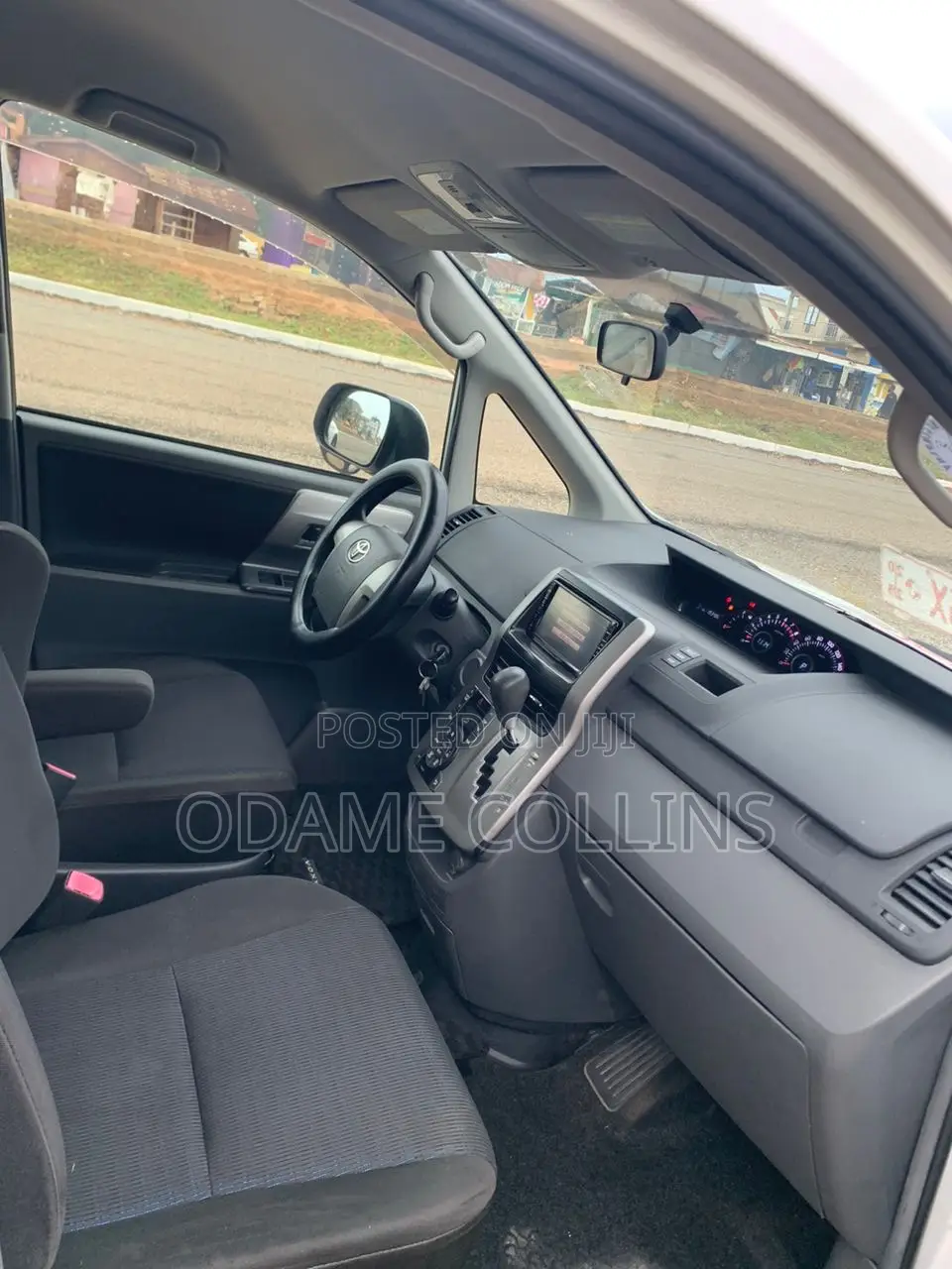 Toyota Voxy 2010 White