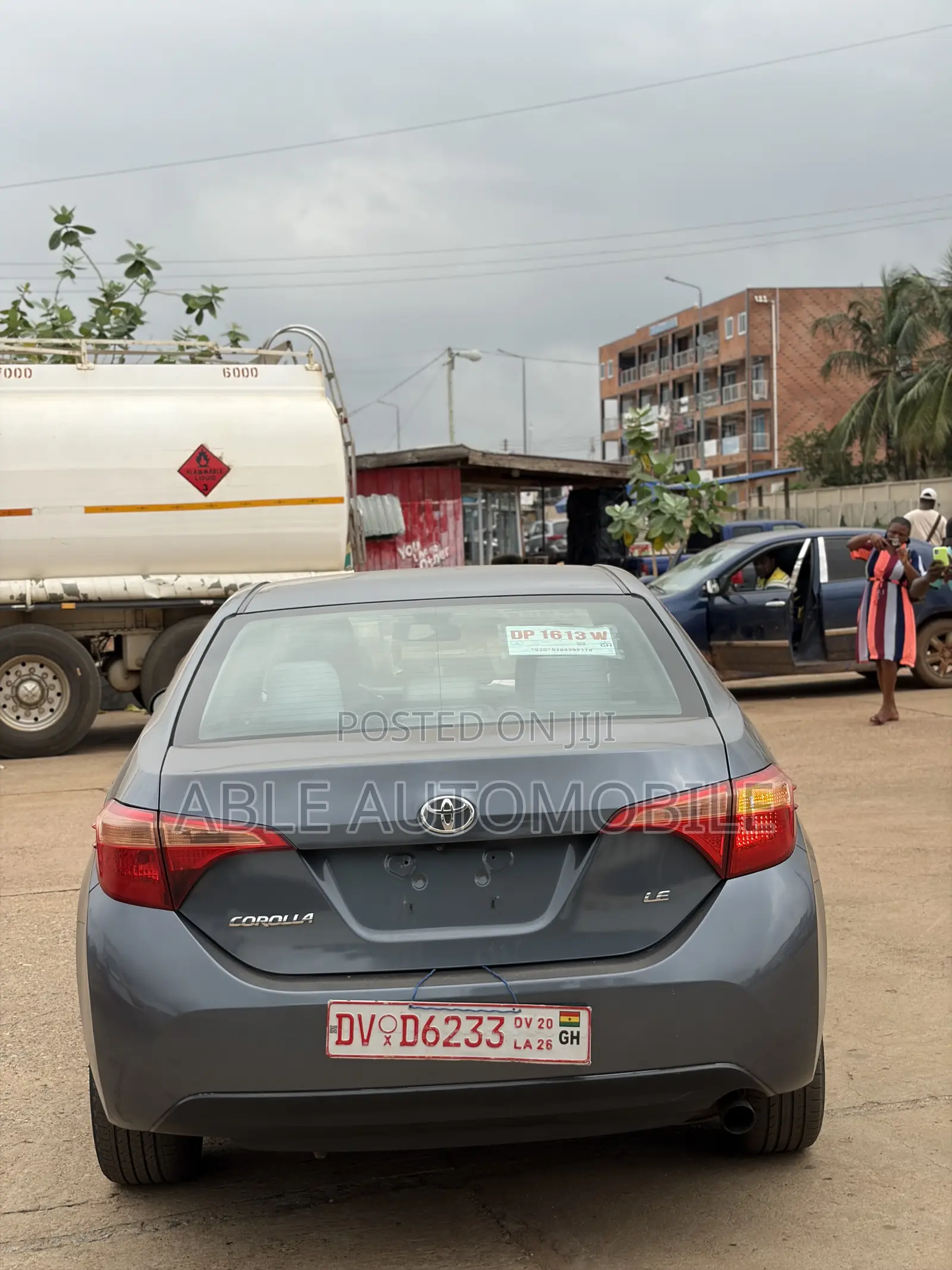 Toyota Corolla LE 4dr Sedan (1.8L 4cyl CVT) 2017 Gray