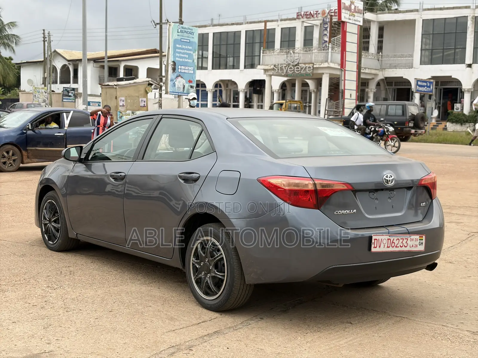 Toyota Corolla LE 4dr Sedan (1.8L 4cyl CVT) 2017 Gray