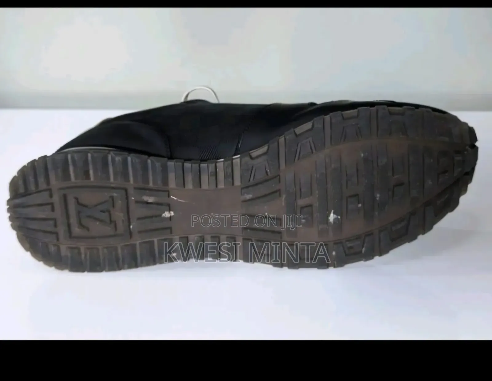 Louis Vuitton Snearker( Original From Italy)