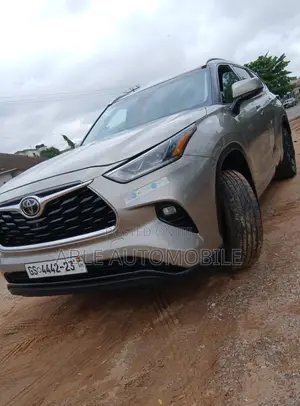 Toyota Highlander Limited AWD 2023 Silver