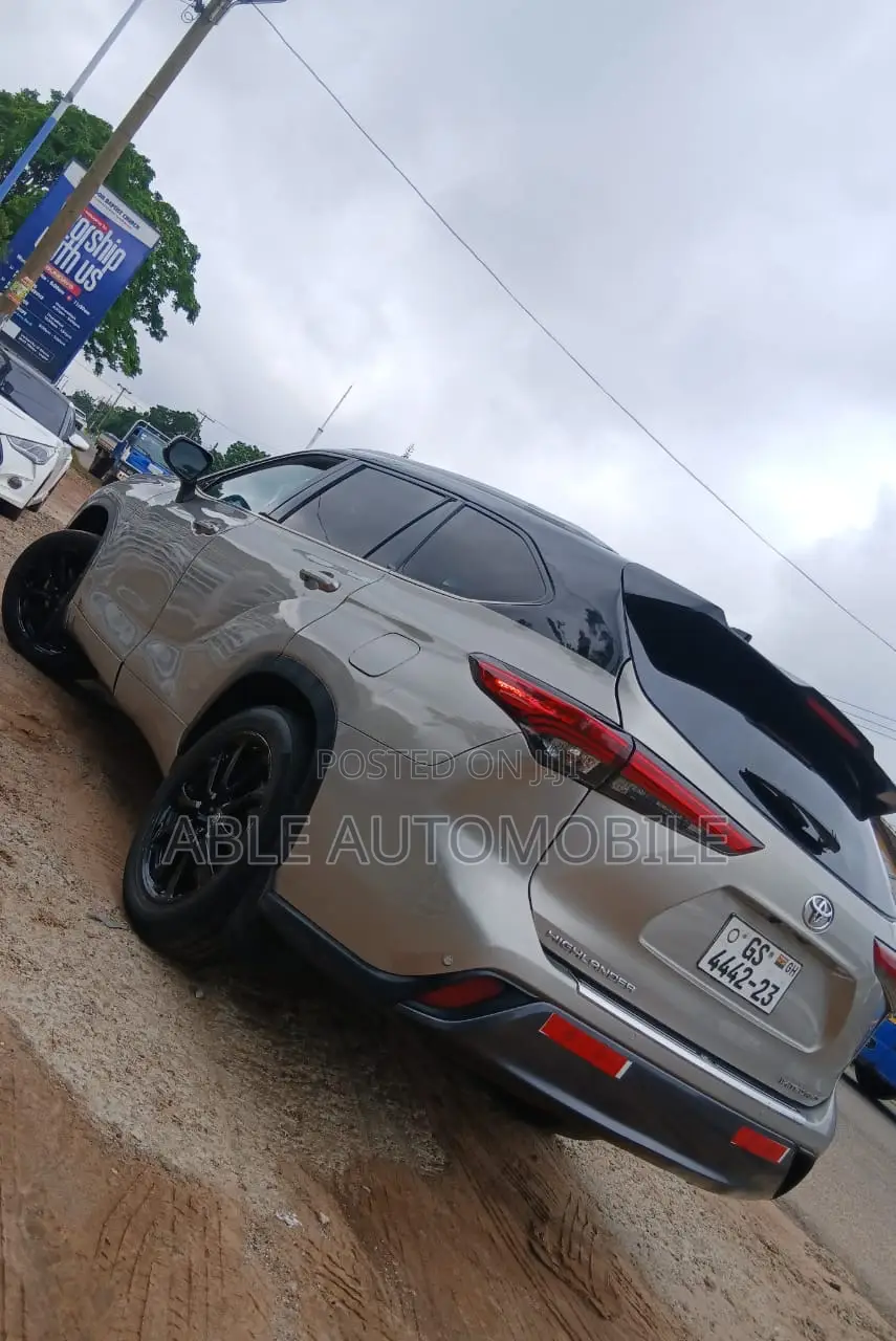 Toyota Highlander Limited AWD 2023 Silver
