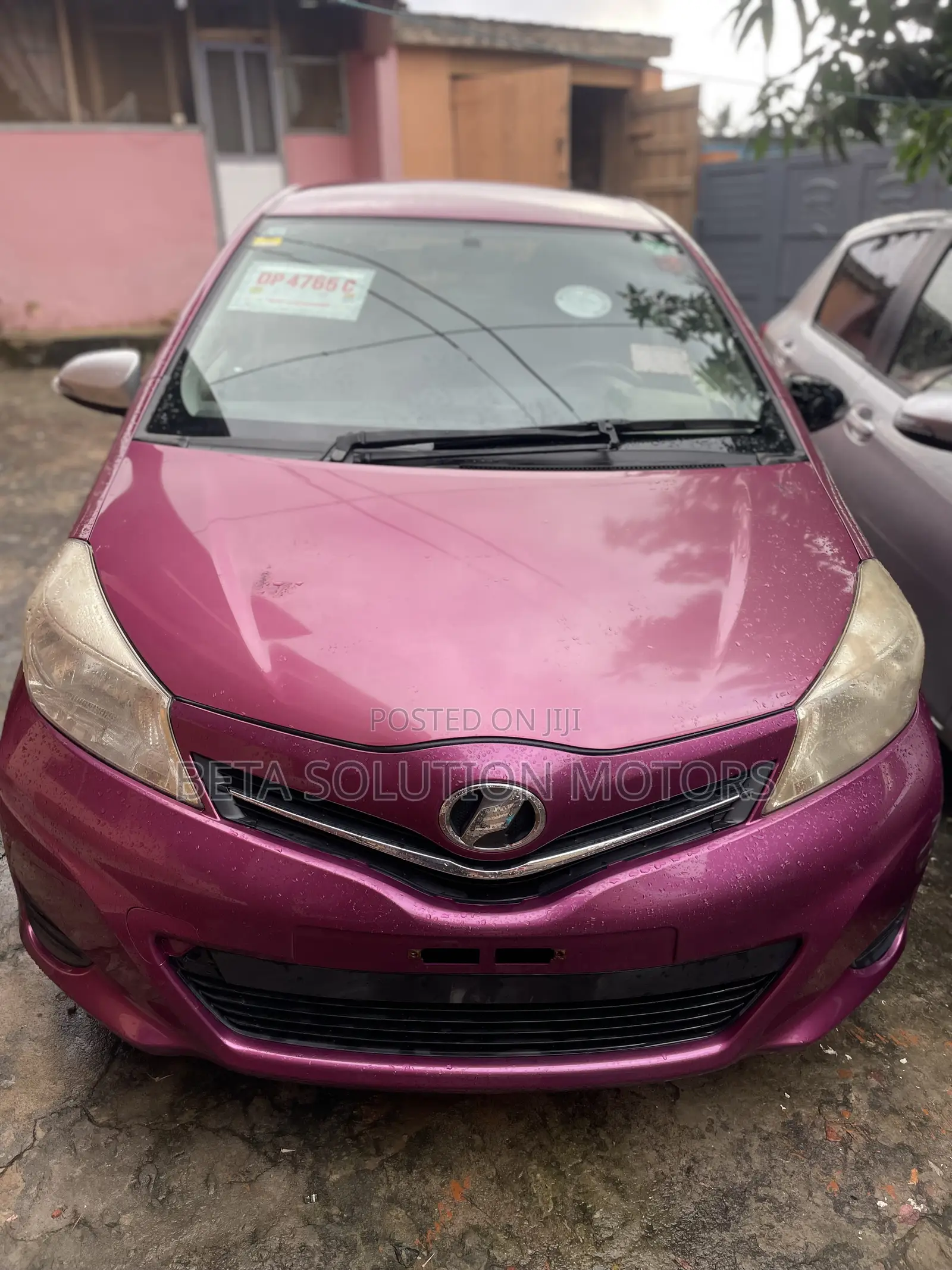 Toyota Vitz 1.3 AWD 3dr 2012 Gray