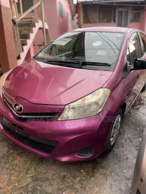 Toyota Vitz 1.3 AWD 3dr 2012 Gray