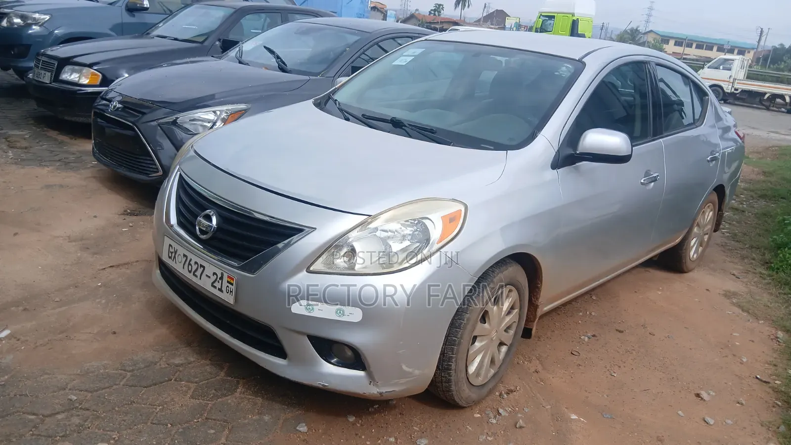 Nissan Versa 2013 Silver