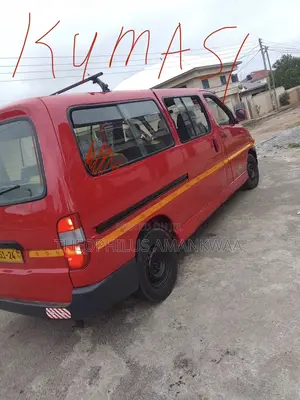 Toyota HiAce 2005 Red