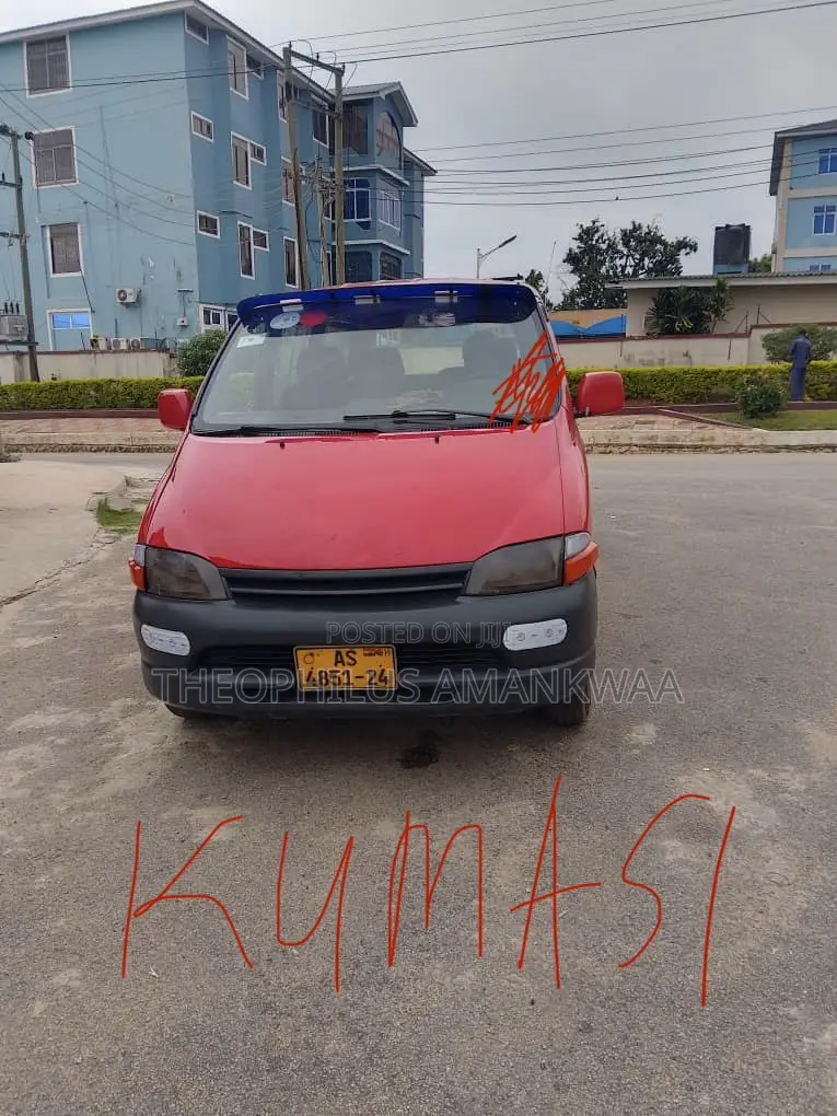Toyota HiAce 2005 Red